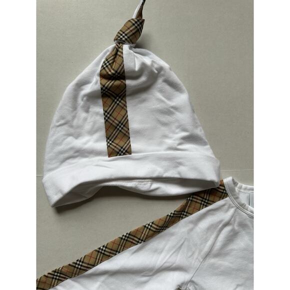 Burberry Claude Mini Check Panel Romper,Hat & Bib Set White 9M 80484071 NWT $300 - Picture 9 of 16